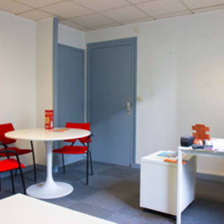 Bureau privé 19 m² 5 postes Coworking Rue Saint-Simon Lyon 69009 - photo 3